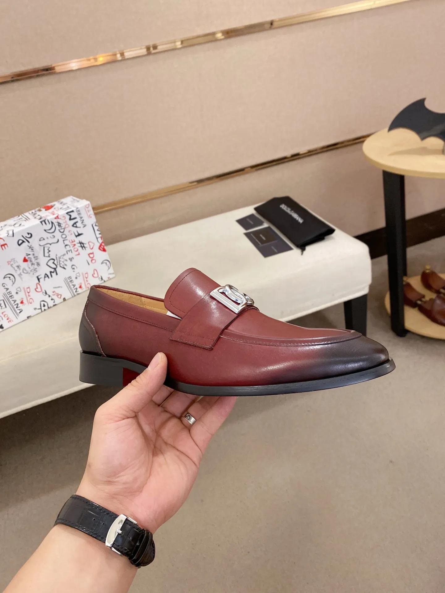 Men's clothing and shoes💰 520💰🌲DG top-notch🔍🔍men's new leather shoes🚹sold at the same time⚠The uppers are imported cowhide from Italy, the entire imported cowhide lining, and imported accessories💪💪, completely 1⃣️ vs. 1⃣️🇮🇹 💪💪, ⚠Sole: The original sole is specially provided by the original factory, the exclusive movable molded sole is super comfortable, ⚠Original factory follow-up goods, 🔍🔍high quality, can be entered and exited at will, welcome to compare ⚠Size number: 38-44. Can be customized 45 non-returnable